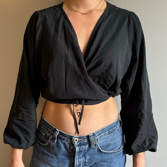 Abercromie & Fitch Cropped Long Sleeve Blouse - Picture 1 of 9